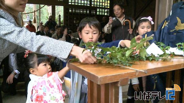 春日神社で七五三の祈願祭