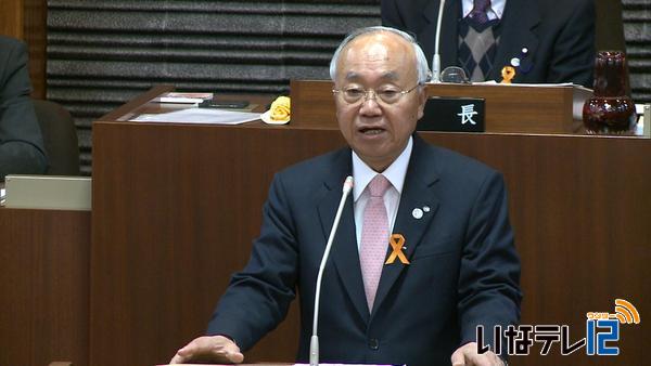 箕輪町の平澤豊満町長が議会に退任の挨拶