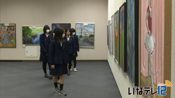 上伊那高等学校美術展　力作並ぶ