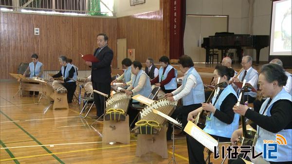 伊那三曲協会　東春近小学校で演奏