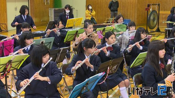 消防団音楽隊と中学生が合同練習