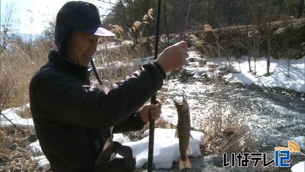 待ちわびた愛好家　渓流釣り解禁