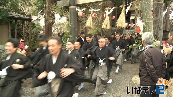 山寺に伝わる　やきもち踊り奉納