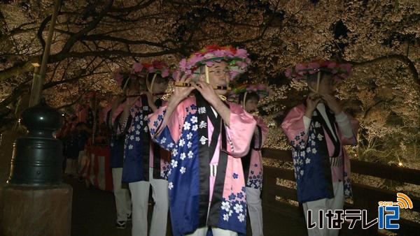 高遠城址公園で桜奏会が高遠囃子の巡行