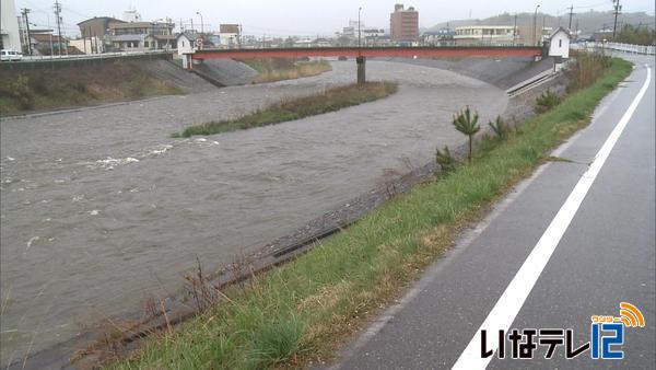 局地的に雷をともない激しい雨