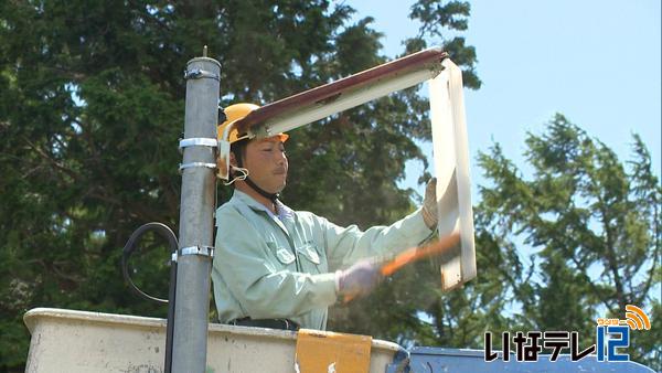 市内の公園　水銀灯清掃