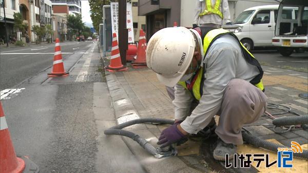 車いすも安全に　歩道の改修工事始まる