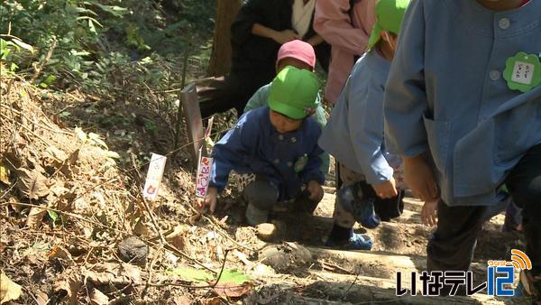 西山神社で例祭　園児が幟を奉納