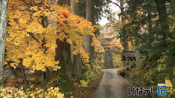 仲仙寺の紅葉見頃