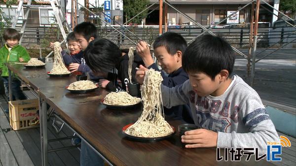 中心市街地でそば1,000人前を振る舞うイベント