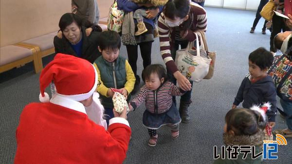 こどもたちのクリスマス会　サンタクロースも登場