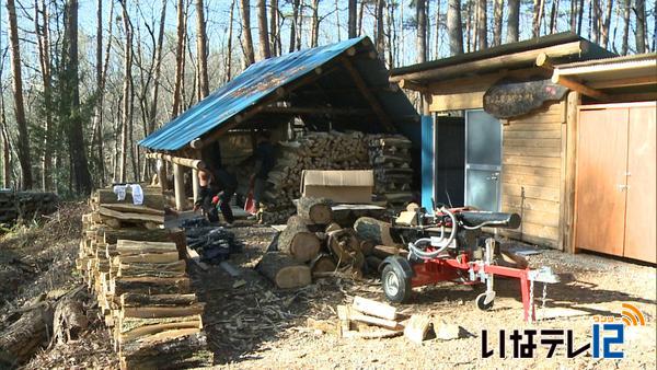 「上牧里山づくり」が炭の窯出し