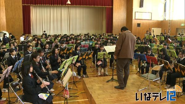 伊那市消防団音楽隊定演に向け中学生と合同練習