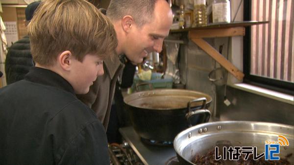 イギリス人作家　伊那の昆虫食を取材