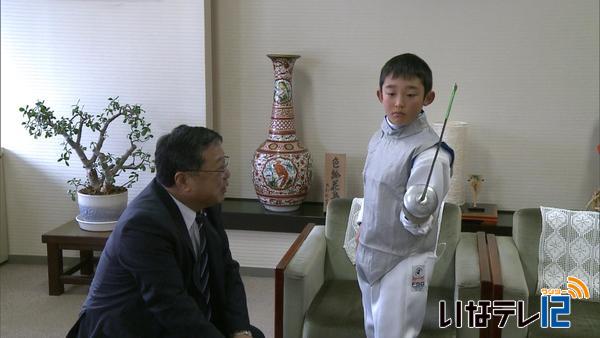 箕輪町の小学４年生小池君がフェンシング大会で優勝