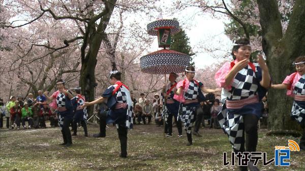 高遠城址公園でかっぽれを披露