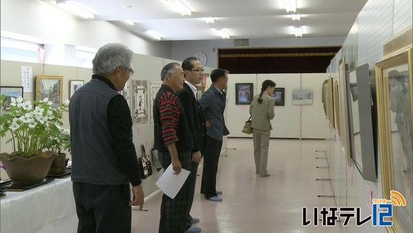 第１１回西町区美術作品展とお宝展