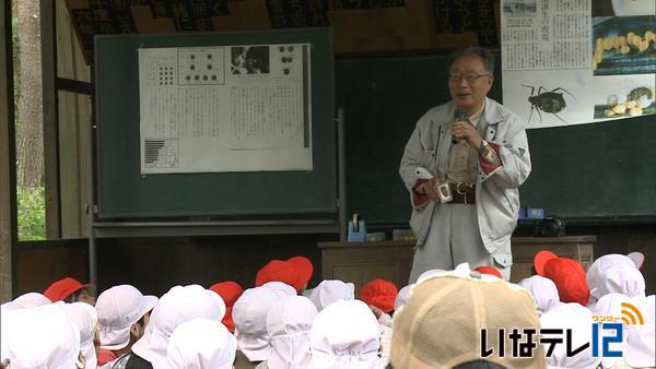 建石繁明さんが伊那西小学校で自然について講座