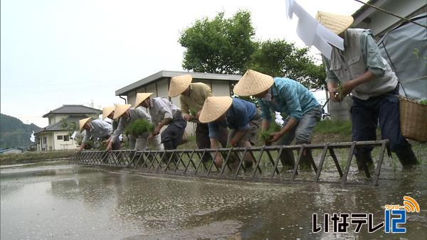 白山社で御田植祭