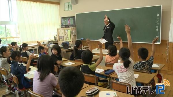 元Ｊリーガー小針さんが南箕輪小学校で夢授業