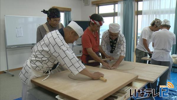 西春近小出一区城集落の住民がそば打ち