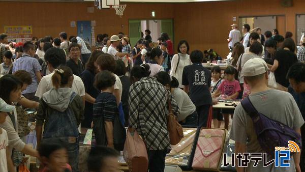 伊那小学校ＰＴＡバザー賑わう