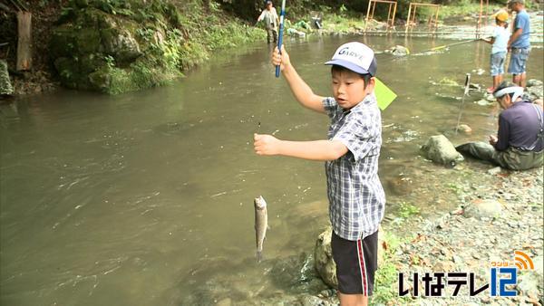 山室川でマス釣り大会