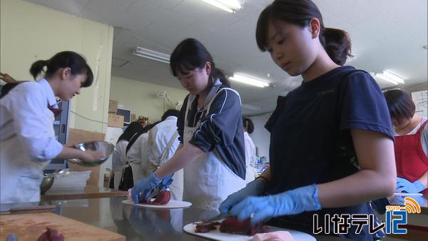 東京の大学生が鹿肉餃子づくり体験