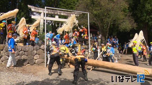 諏訪神社御柱祭　山出し