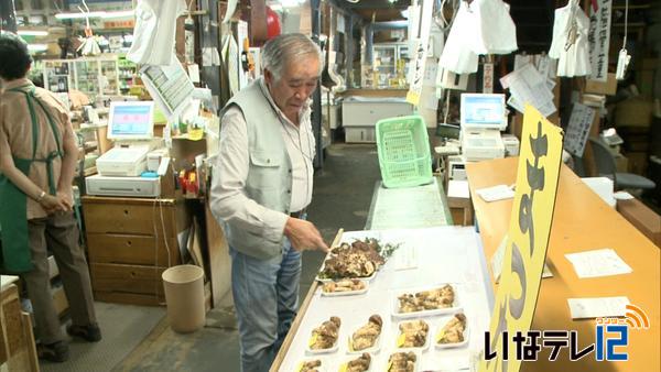 マツタケ店頭に並びはじめる