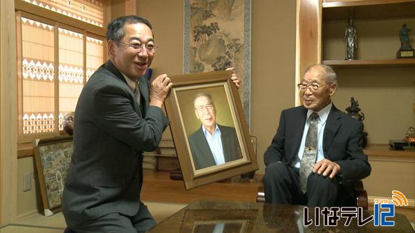 伊那市長寿者訪問　１００歳を祝う