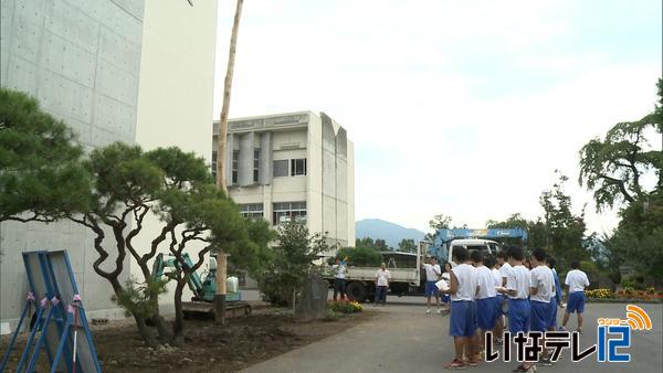 東部中学校の生徒が建御柱を体験