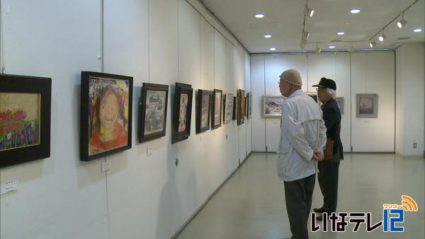 伊那市民美術展　会員の力作７０点並ぶ