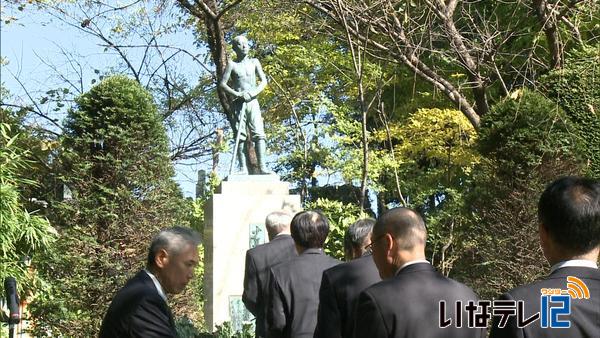 上伊那教育会が少年の塔　慰霊祭