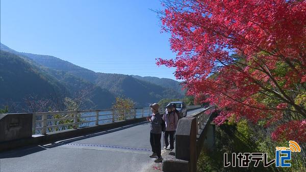 もみじ湖　紅葉見ごろ　ライトアップも