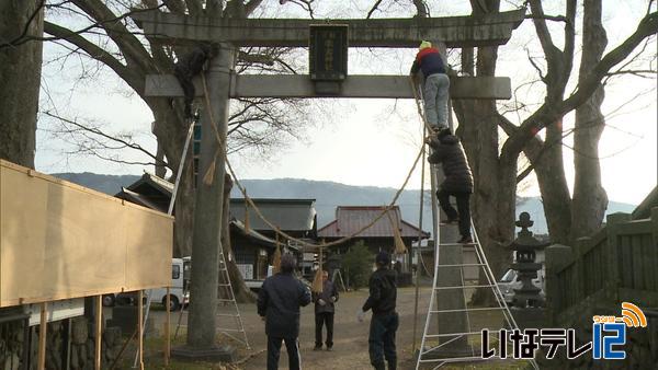 箕輪南宮神社　しめ縄取り付け