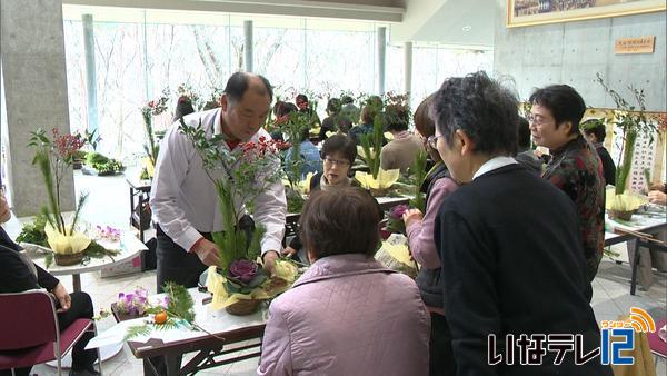 正月用のフラワーアレンジ講座