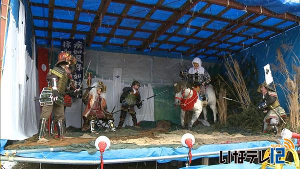 箕輪南宮神社の初祭りで山車飾りを奉納