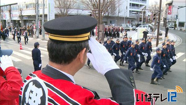 伊那市と南箕輪村の消防団　出初式