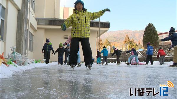 西春近北小　天然リンクで初滑り