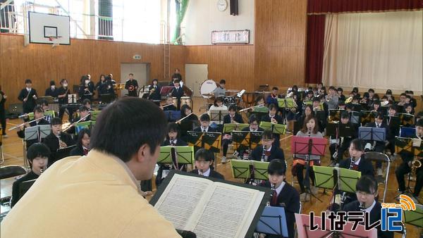 伊那市消防団音楽隊と中学生が合同練習