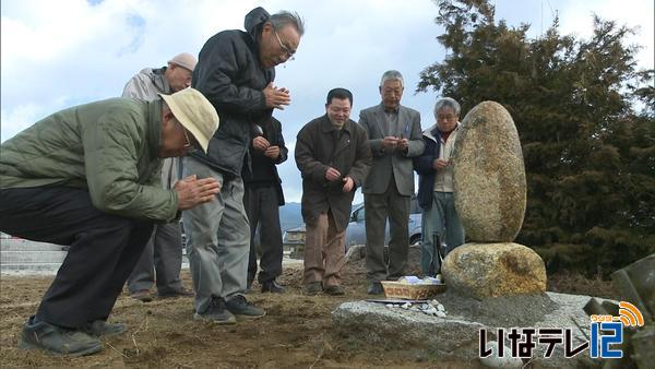 井月没後１３０年の節目　墓前で足跡偲ぶ