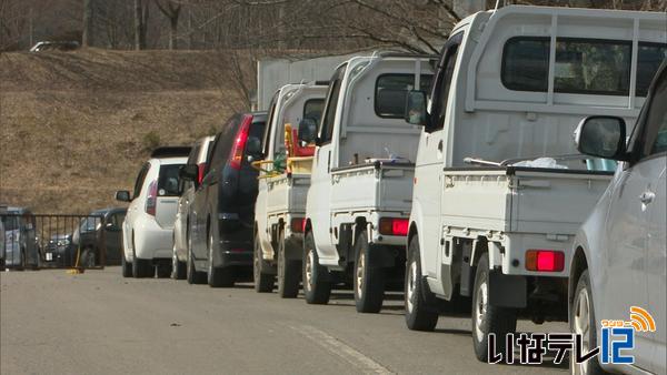 不燃・粗大ゴミ処理一本化で鳩吹に長い列