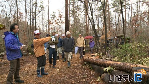 老松場の丘・古墳公園　整備状況を東春近の住民が見学