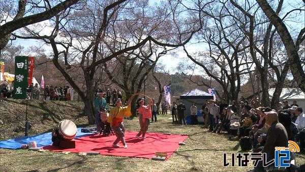 田楽座が高遠城址で伝統芸能披露