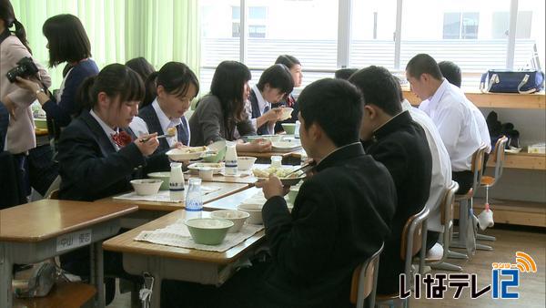 伊那市の東部中学校で「さくらプロジェクト給食」