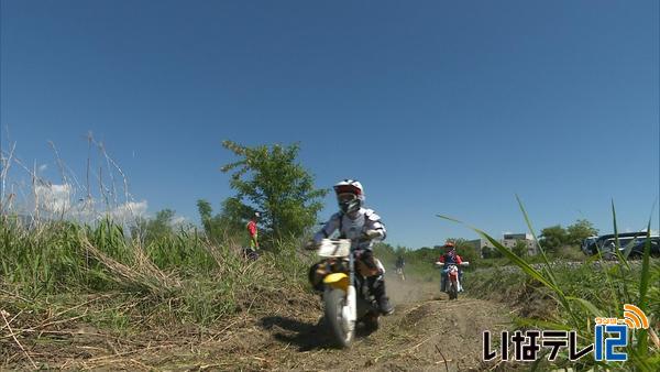 天竜川中洲でバイク耐久レース