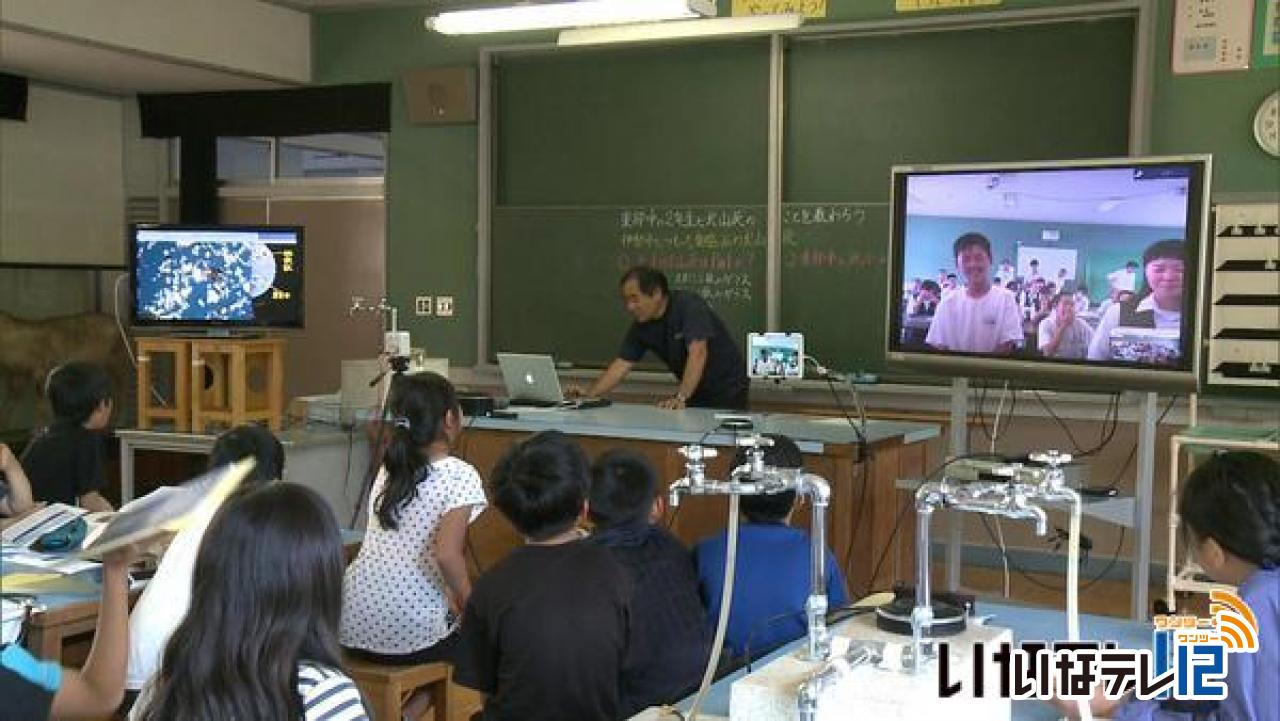 西春近北小学校と東部中学校　遠隔授業で地質学ぶ