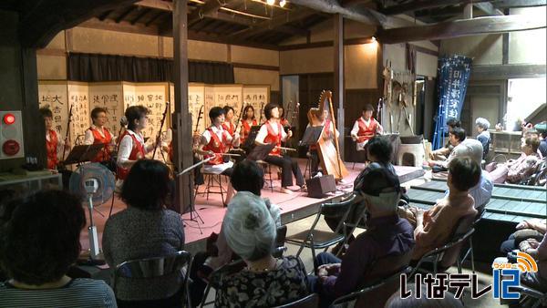 伊那市西町の旧井澤家住宅で二胡の演奏会