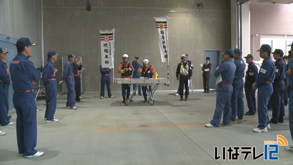 消防隊員と消防団員が連携を確認